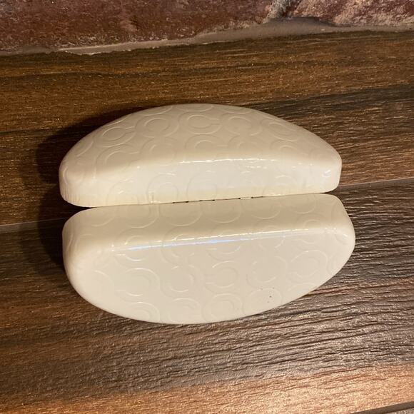 Coach White Ivory Patent Leather Large CC Logo Hard Clam Shell Sunglass Case - Picture 3 of 4